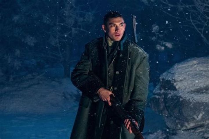 10 Fakta Archie Renaux, Sosok Mal di Serial Shadow and Bone