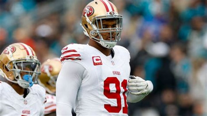 49ers’ Arik Armstead has hairline fracture; Mike McGlinchey jokes about