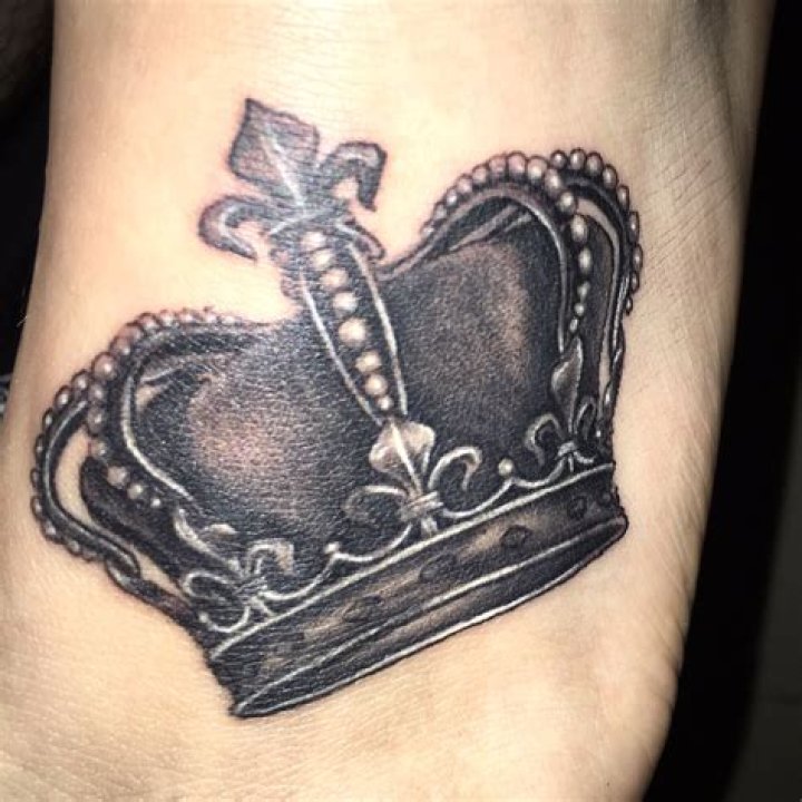 75+ Symbolic Crown Tattoo Designs Neck tattoo for guys, Crown tattoo