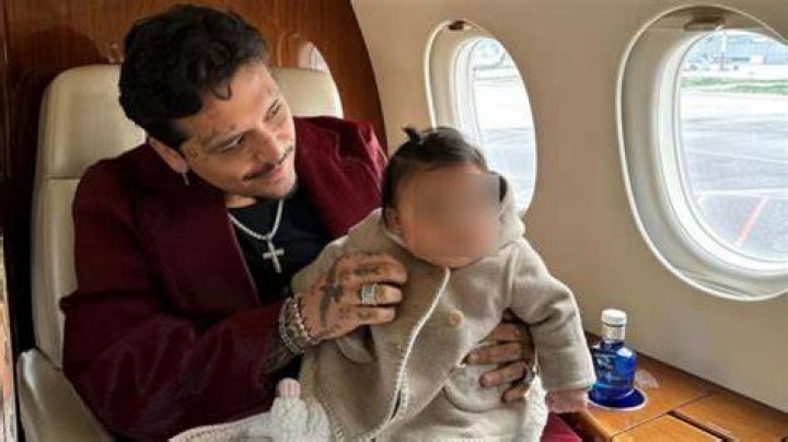 &Aacute;ngela Aguilar presume el regalo que le dio Vicente Fern&aacute;ndez FOTOS