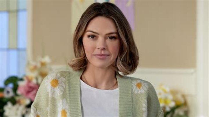 Aimee Teegarden Pictures in an Infinite Scroll 672 Pictures