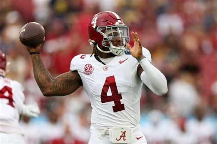 Alabama QB Jalen Hurts shows off incredible strength YouTube