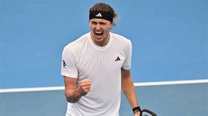 Alexander Zverev resumes training after undergoing eye surgery