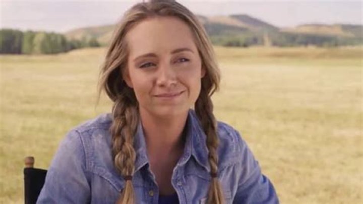Amber Marshall Net Worth (2022), Salary, Career, Bio