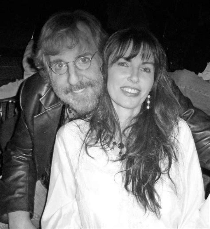 Andrew Gold and Leslie, his wife. andrewgold Andrew gold, Andrew