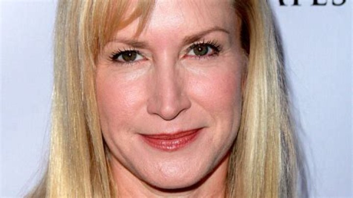 Angela Kinsey's Biography Wall Of Celebrities