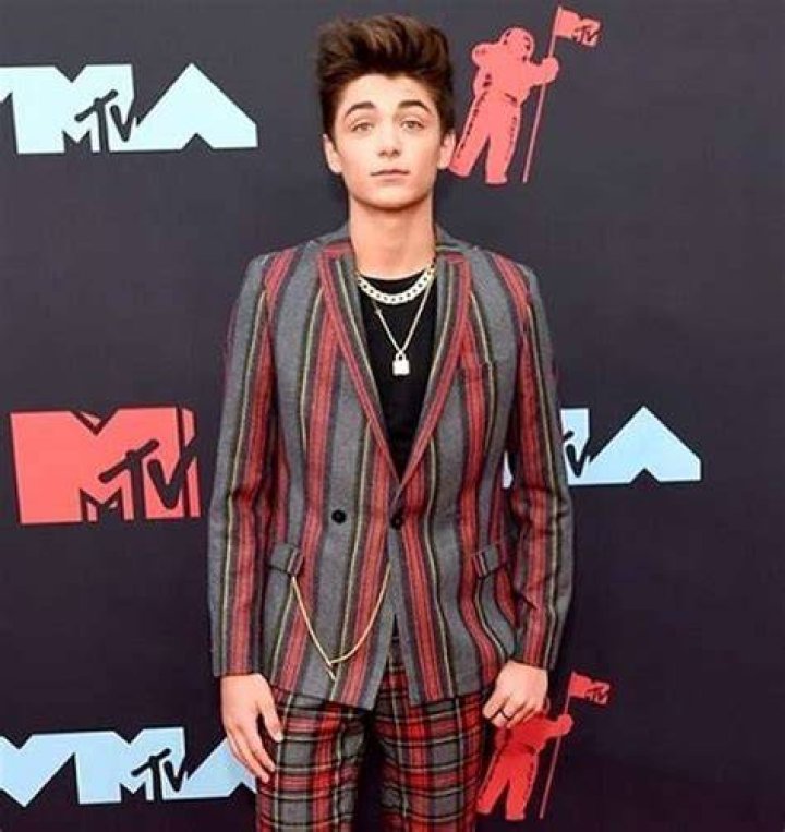 Asher Angel Wiki, Age, Height, Girlfriend, Net Worth, Birthday