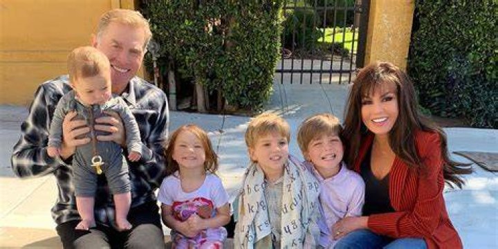 Ashley Johnson family husband, children, parents, siblings