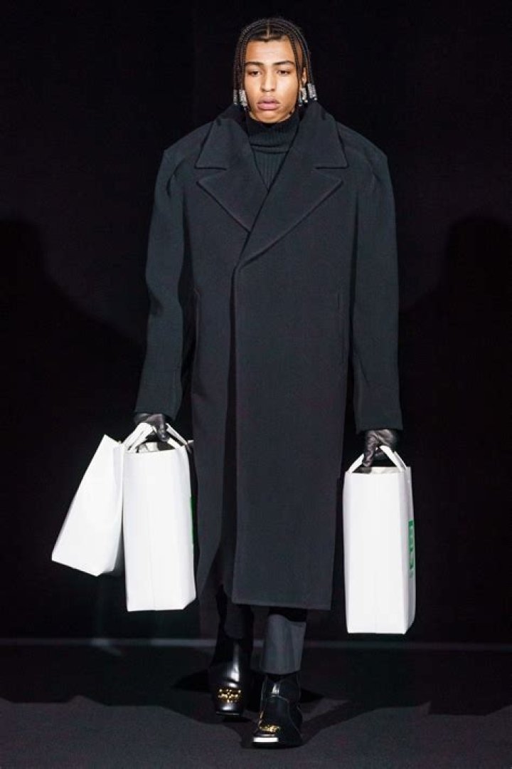 Balenciaga Fall 2019 ReadytoWear collection, runway looks, beauty