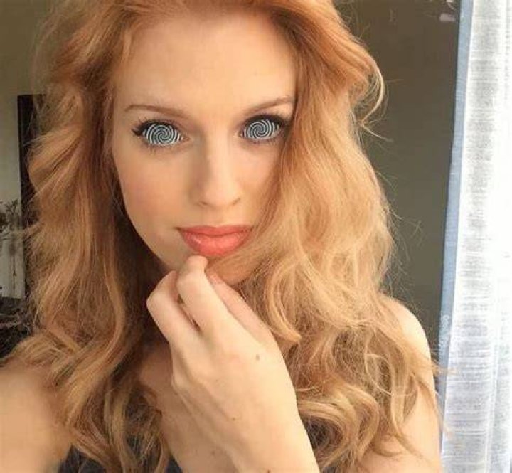 Barbara Dunkelman Hypnotized III by offspring34 on DeviantArt