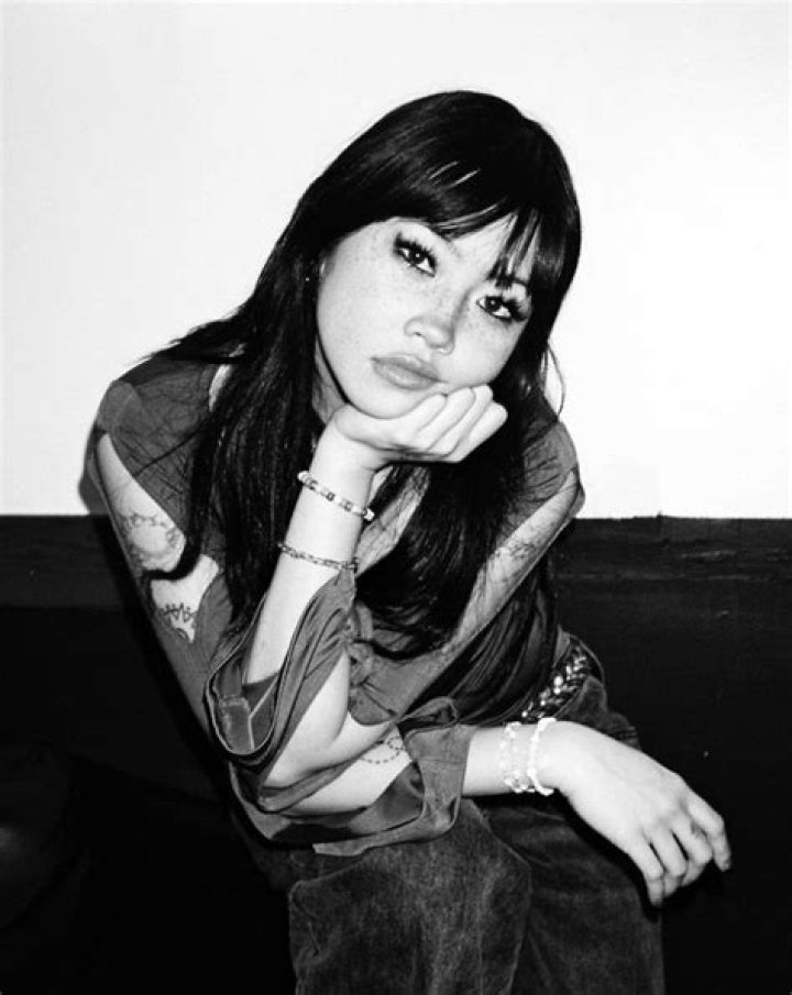 beabadoobee Pretty people, Women, Fashion