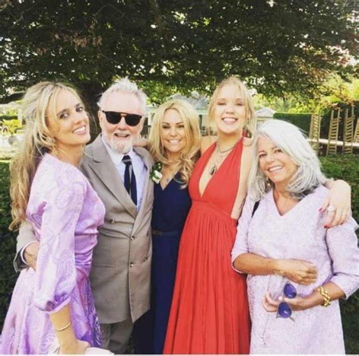 beautiful family 💕💕 Roger taylor queen, Queen pictures, Queen albums