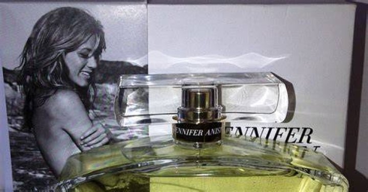 BeautySwot Celebrity Perfume Review Jennifer Aniston