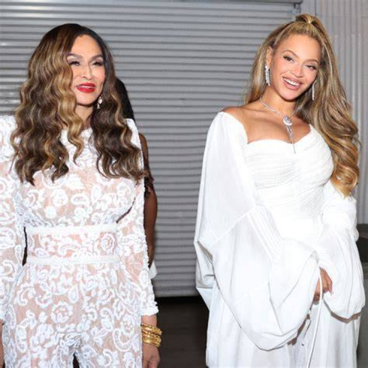 Beyoncé and Mama Tina in 2020 Beyonce, Celebrities, Tina