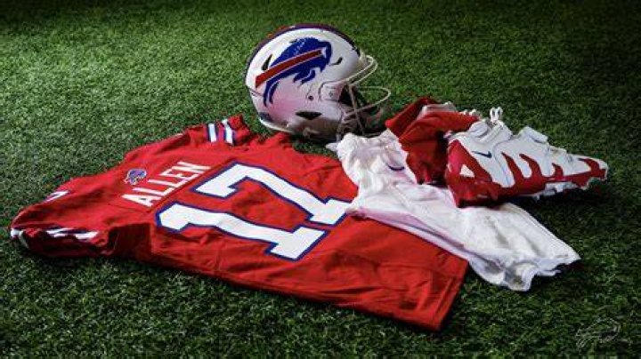 Bills' Josh Allen spotted with Hailee Steinfeld after rumored breakup