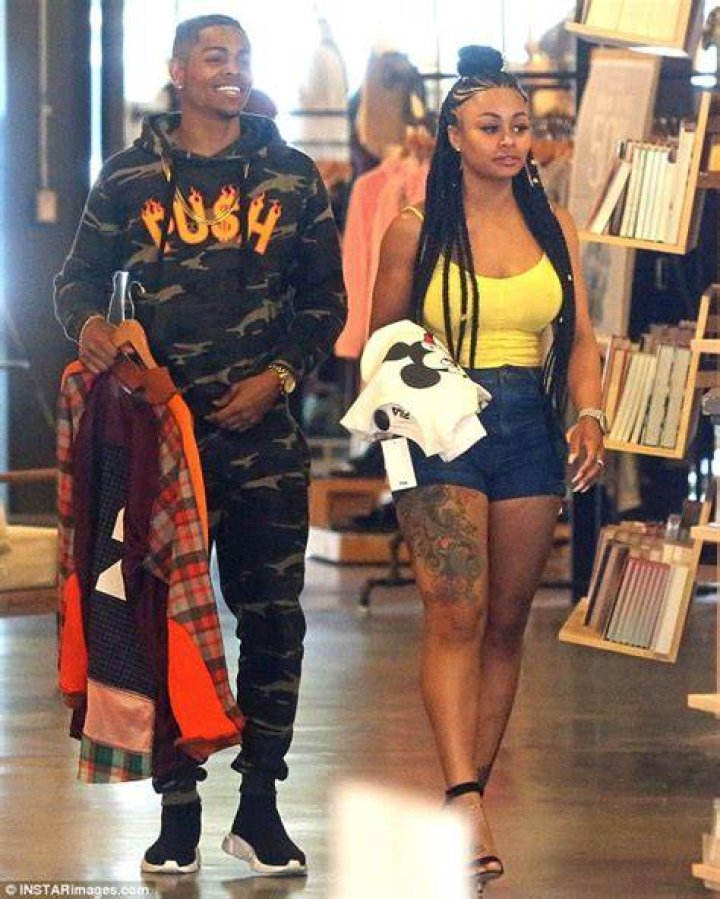 Blac Chyna shows off midriff during outing with Mechie Daily Mail Online
