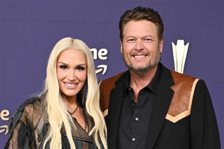 Blake Shelton & His Mom Duet To Sentimental Christmas Song They Wrote