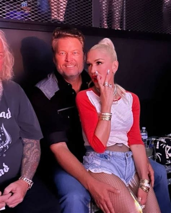 Blake Shelton Holding Gwen Stefani's Babies Is Adorable YouTube