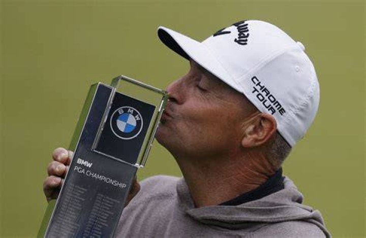 BMW PGA Championship 2015 Rory McIlroy battles to stay in control as