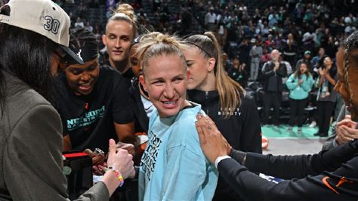 Breaking Courtney Vandersloot spurns Seattle for New York