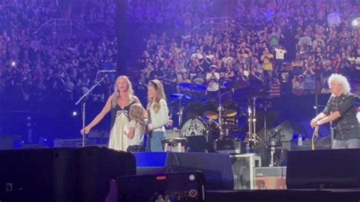 Brian May w/ Alison, Annabelle & Everleigh Hawkins, Taylor Hawkins