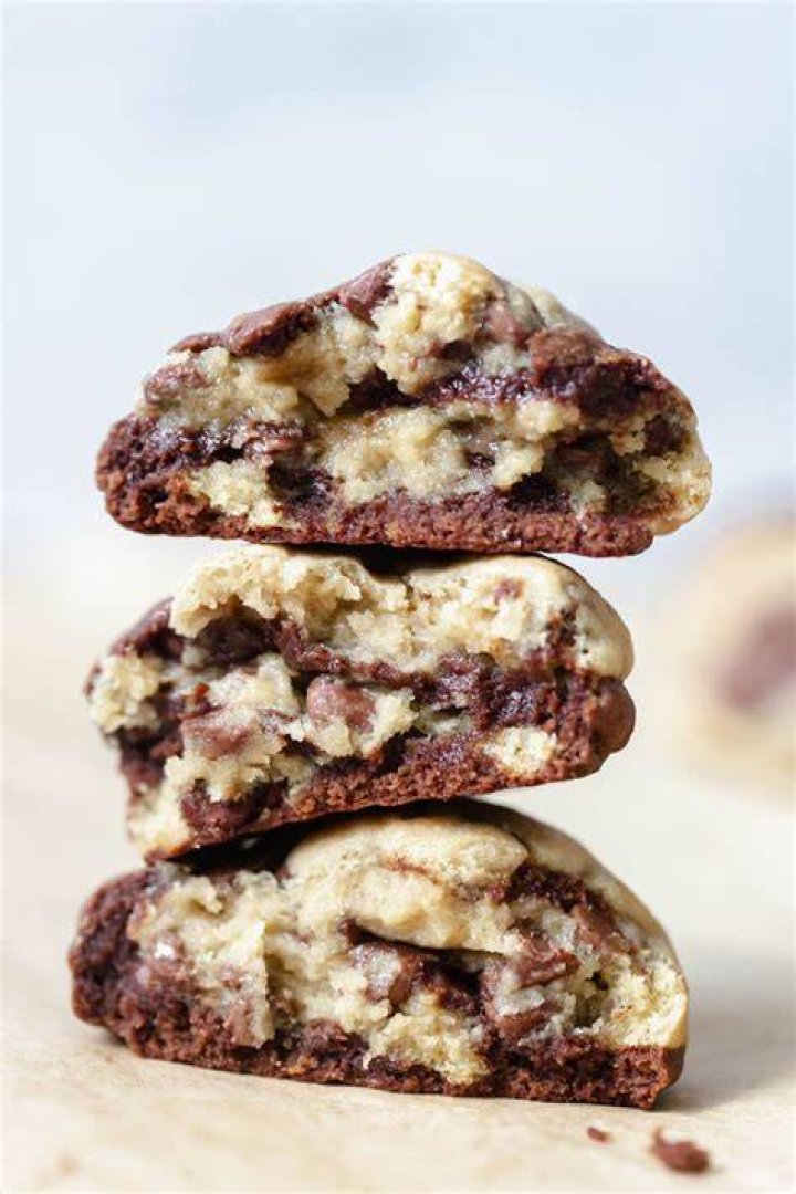 Brookies Cookies (Brownie + Chocolate Chip Cookie) &bull; Kroll's Korner