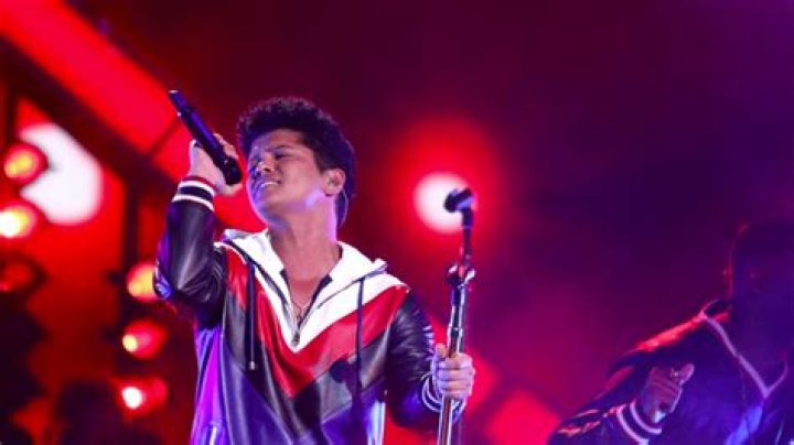 Bruno Mars Is Donating 24,000 Thanksgiving Meals To Hawaiian Families
