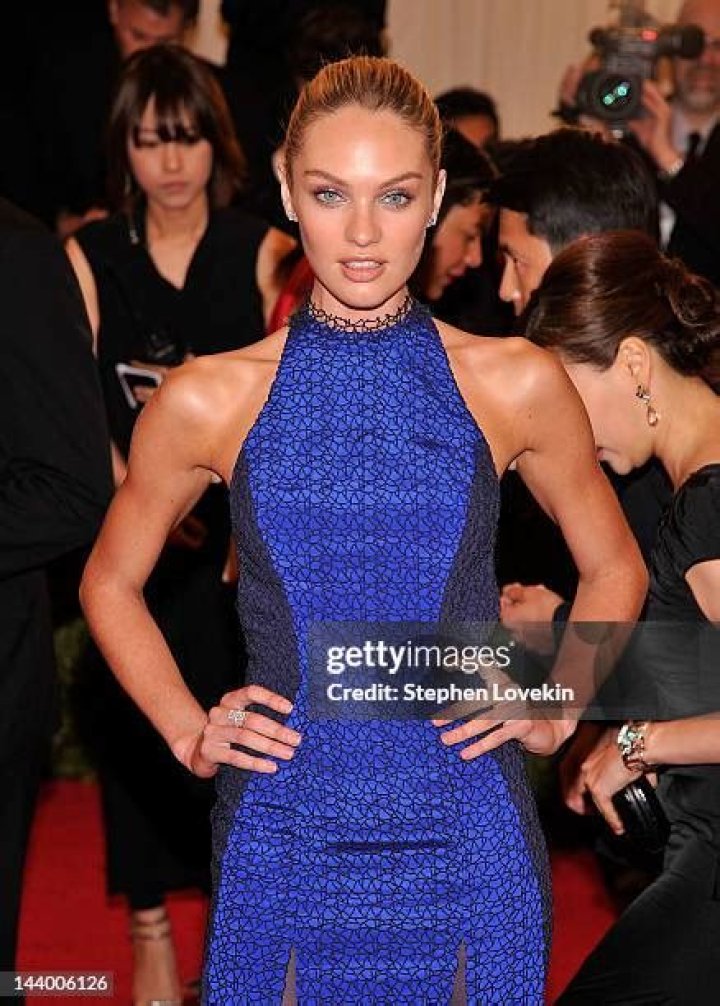 Candice Swanepoel posing for a photo (Source Instagram)