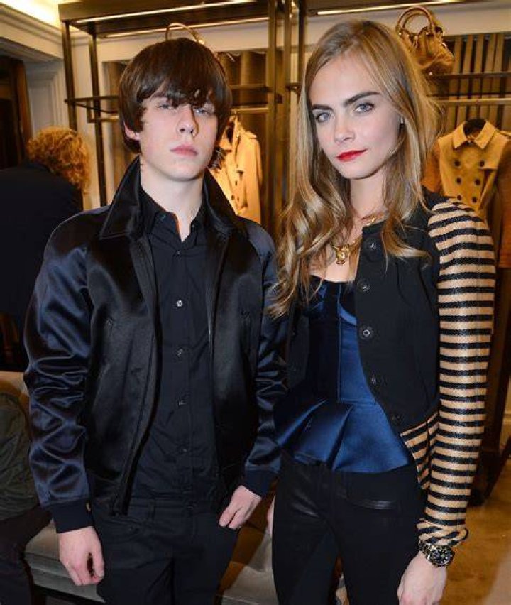Cara Delevingne Dating: Who Is Her Girlfriend and How Did They Meet? 1 Cara Delevingne Dating