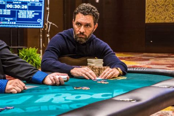 Championship Dimitri Vorbe Takes a 2.5to1 Chip Lead; "The Cards Are
