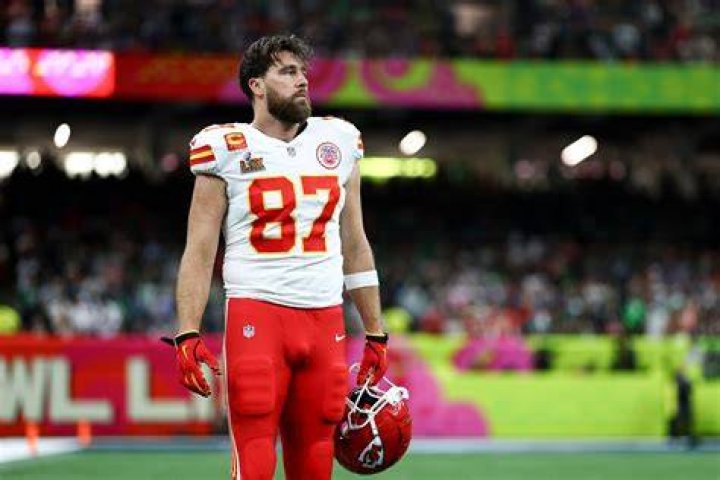 Chiefs&rsquo; Travis Kelce Participating in Beer Pong Contest for COVID19