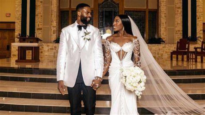 Chiney Ogwumike Husband / Travis Kelce S Girlfriend Posts About Holding