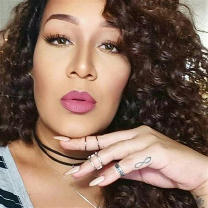Contact Mila de Jesus oficial Creator and Influencer