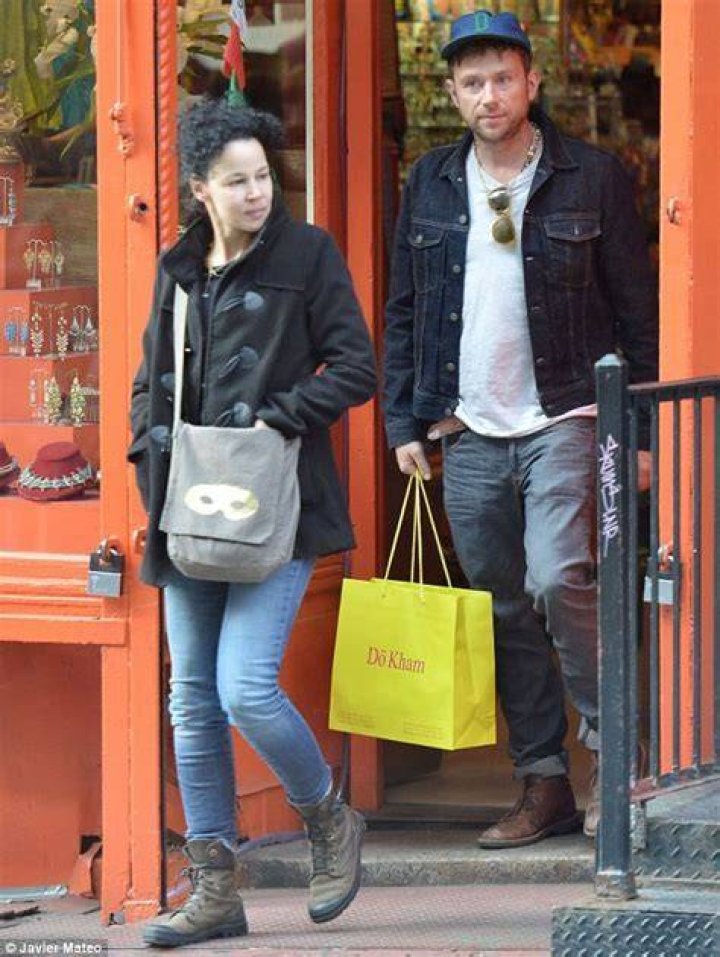 Damon Albarn y Suzi Winstanley fueron vistos de compras en Nueva York