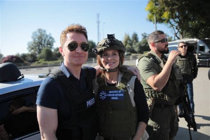 Debra Messing, Drivers