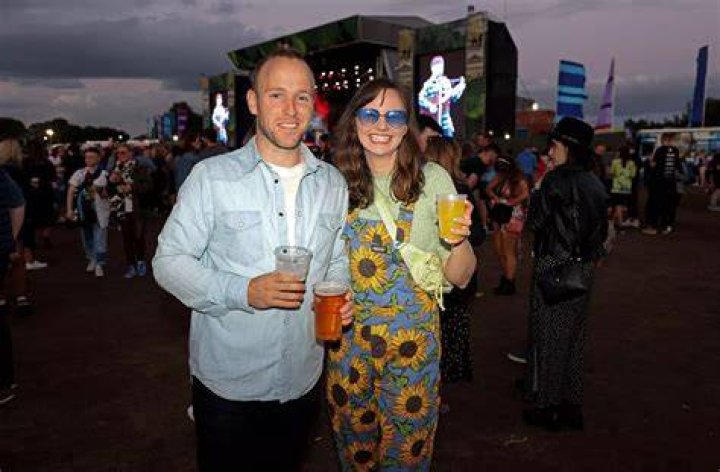 Dermot Kennedy Belsonic Fan pictures as singersongwriter packs out