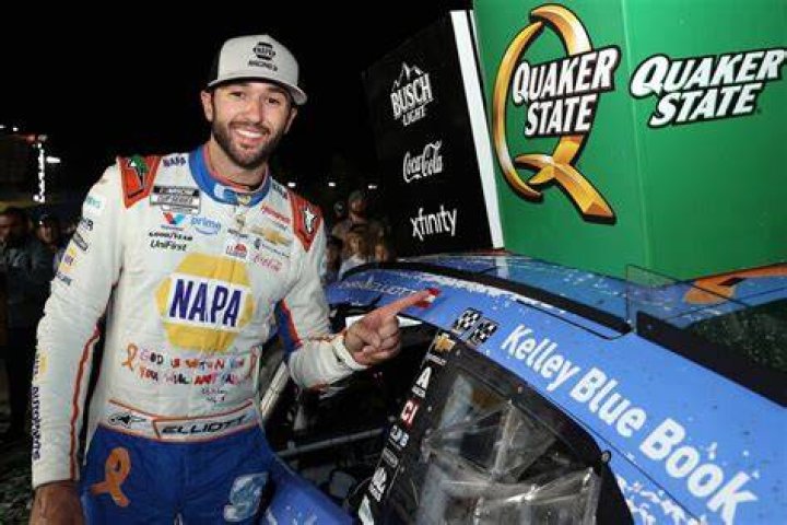 Does Chase Elliott have a wife?