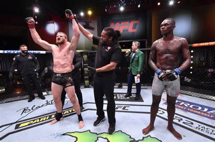 Does Israel Adesanya have a wife or girlfriend?