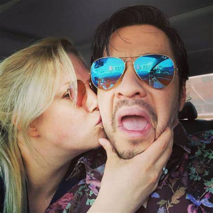 EddieVR Age, Net Worth, Wife, Family, Height and Biography TheWikiFeed