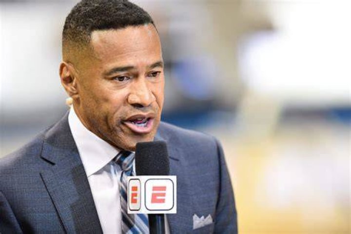 ESPN ReSigns Veteran PlayByPlay Voice Mark Jones with MultiYear