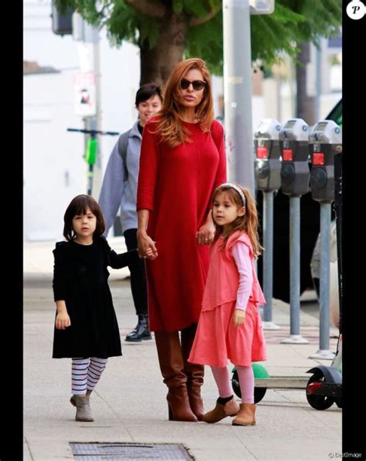 Exclusif Eva Mendes fait du shopping avec ses filles Esmeralda et