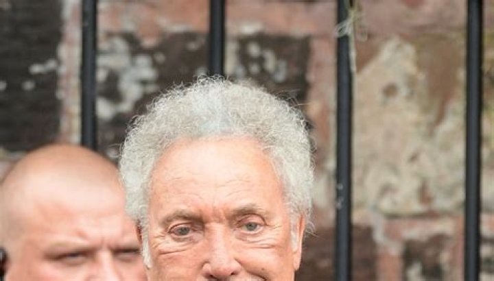 Fallece la esposa de Tom Jones, junto a la que llevaba casi 60 a&ntilde;os de