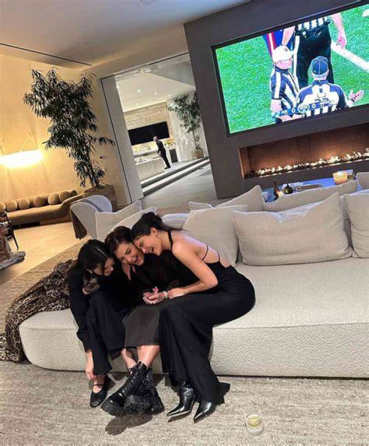 Famous Family, Carmelo-maika