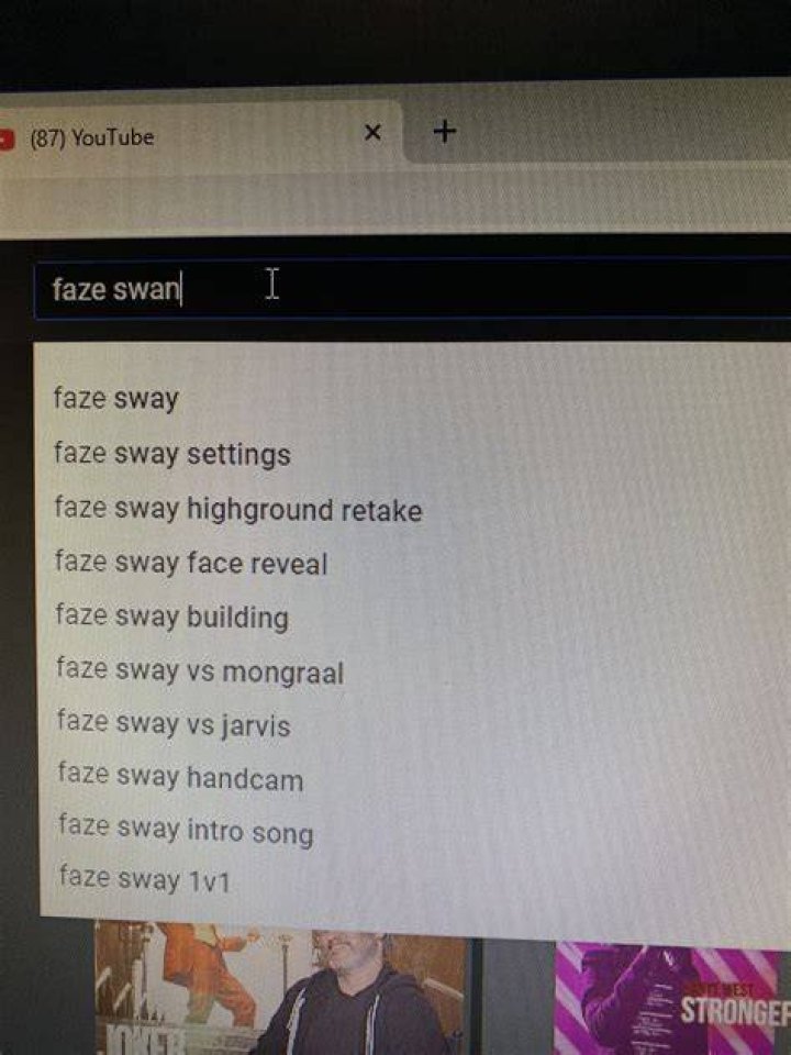 Faze Swan Face
