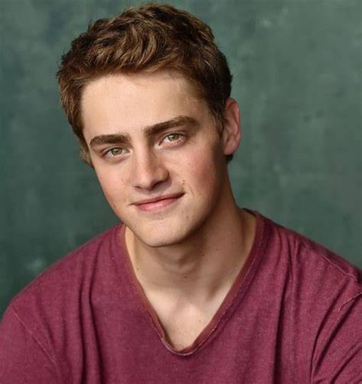 Fin Argus Wiki, Height, Age, Girlfriend, Family, Biography & More WikiBio