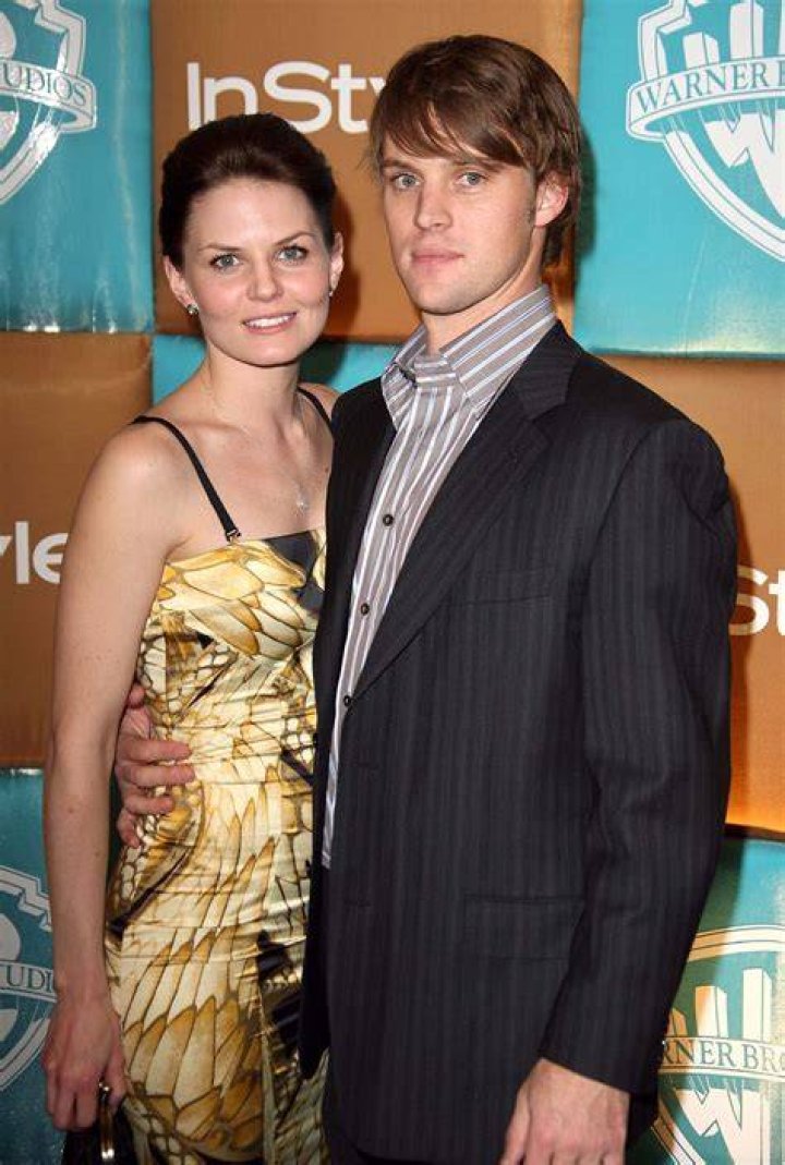 Former boyfriend and girlfriend: Jesse Spencer and Maya Gabeira
