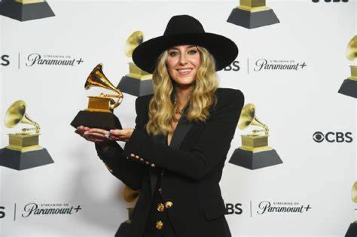 Grammy Award Winners, Carmelo-maika