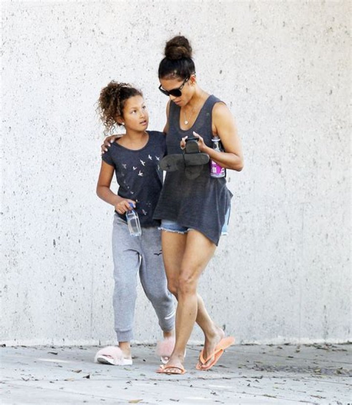 Halle Berry w/ her daughter Nahla Celebrity Families, Celebrity Moms