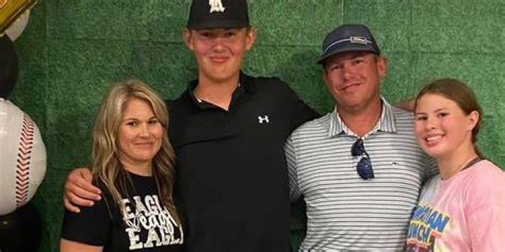 Harrison Bader Wife, Children, Parents, Sibling, Net Worth, Jersey