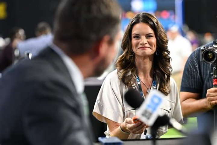 Heather Dinich ESPN r/HotSportsReporters